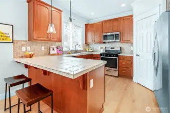 Kitchen Spaces w Breakfast Bar - Designer Lighting - Hardwood Cabinets & Walk-in Pantry