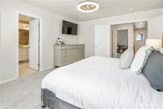 Primary with Ensuite 5 Piece Bathroom