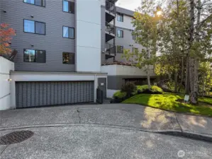 Easy access to the underground secured parking.