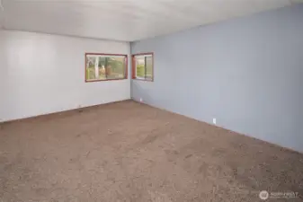 Huge primary bedroom