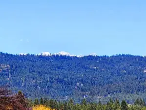 Peek a boo views of the Stuart Mountains!