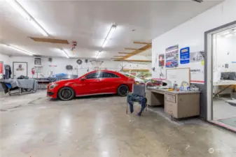 Main garage/workspace