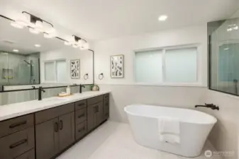 Can you imagine a bubble bath after a long day at work in this gorgeous soaking tub? Pure bliss.