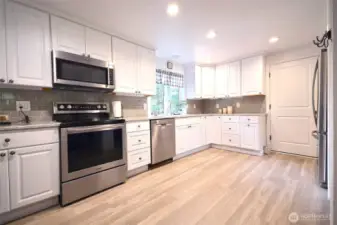 another view of this wonderful kitchen.