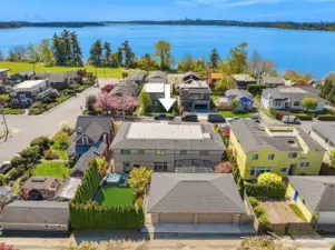 Live steps from Kirkland’s vibrant downtown, with beaches, parks, restaurants and cafes all within easy reach.