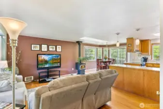 Spacious Open-Concept Living – Perfect for Entertaining & Everyday Comfort