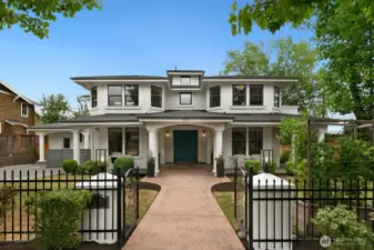 Welcome to 603 9th Avenue in Kirkland!