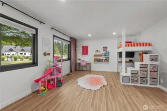 Oversized guest room on main.