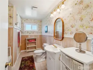 Guest bath.