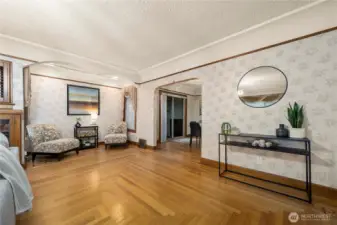 Coved ceilings are the masterpiece of this historic style