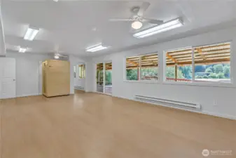 2nd living room area w/access to oversized covered deck & lake views.