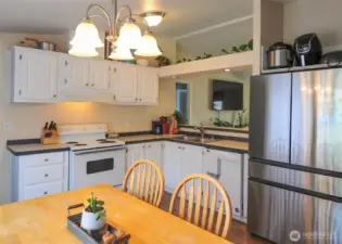KITCHEN / DINING AREA