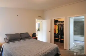 PRIMARY BEDROOM WITH WALK IN CLOSET