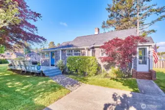 Charming shingled beach cottage welcoming you home on the Ocean Park beach approach — where memories are made on the Cool Coast!