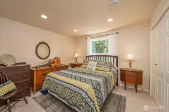 Upper-level 2nd guest bedroom.