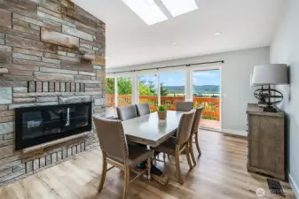 Dining room with view - main