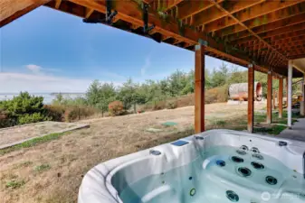 Hot tub w/cover is 4-person unit with lounge seat and extra foot vents.