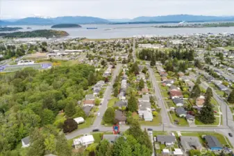 Perfectly located on the bench in Anacortes, the home is close proximity to schools, library, pool, shopping and more. Only 20 minutes to the back gate of NASWI!