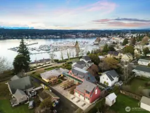 Perfect position on Fjord, moments to charming downtown, shops, dining, parks