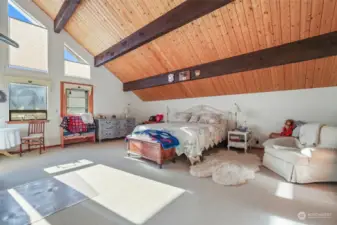 Such a great retreat in this primary bedroom!