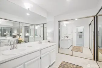 Primary bedroom w/ ensuite bath