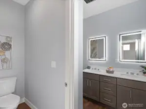Primary en suite.