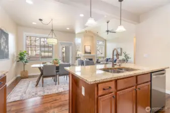 Large eat-in island w/extra deep sink & stainless steel dishwasher