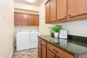 Very spacious utility room w/tons of cabinets & extra counter space. Did I mention those SPEED QUEENS are included? IYKYK