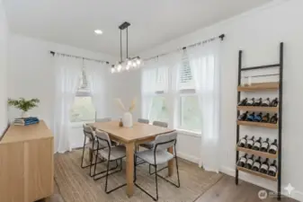 Virtually staged dining room