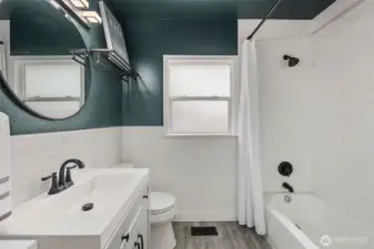 Full Bathroom Main Floor