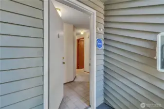 2nd floor entry