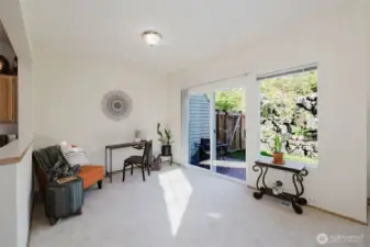 Breakfast nook? At home office? Library? Your choice!