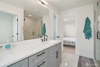 Upper floor bathroom