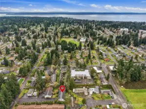 Fabulous downtown Edmonds location in the heart of everything! 2 miles to the waterfront downtown!