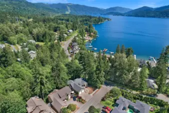Absolutely incredible proximity to the lake, hiking trails, The Fork restaurant, and all city amenities.