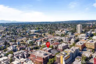 Central U-District location with quick connections to downtown Seattle, Eastside, and I-5.