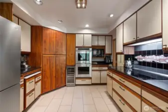 Don't overlook the breathtaking koa wood cabinetry sourced straight from Hawaii. The bookmatched surfaces are striking, to say the least.
