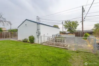 Garden area or boat and rv parking