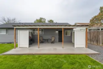Covered back patio for BBQ or entertaining