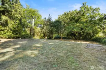 So much yard space!