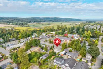 Just moments from Main Street! Enjoy easy access to local shopping, dining, the library, parks, and even a riverside beach for sun-soaked afternoons and scenic strolls