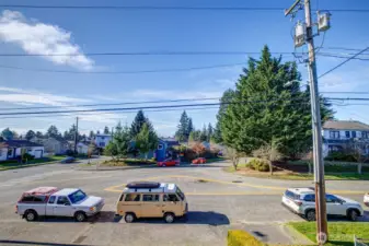 You're just a few blocks to Cafe Fiore, Sunnyhill, and the Golden Garden stairs that lead to the park. Also plenty of street parking for visiting guest!
