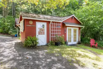 Detached artist studio and guest quarters