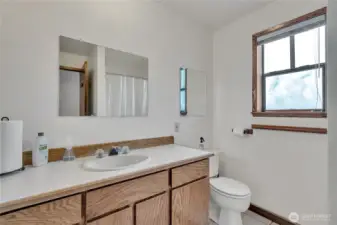 Lower level 3/4 bath.