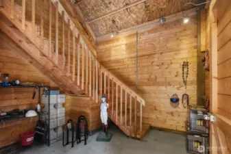 Tack with stairwell to full length loft