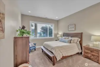 Fourth bedroom, Window looks out onto the lake