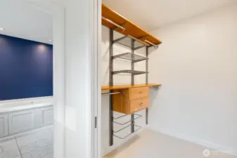 Primary bedroom has walk in closet.