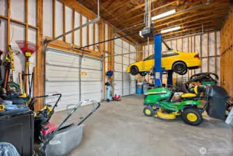 20x40 detached shop with car lift
