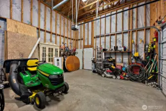 20x40 detached shop with car lift