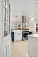 Doorway from kitchen to sunroom